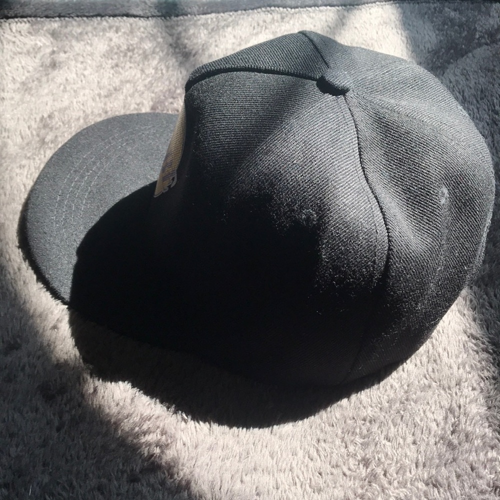 Kobe hat - Picture 3 of 5